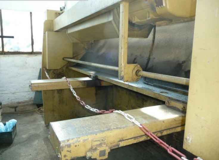 Hydraulic guillotine shear  BEYELER CP 3100 x16 1993 photo on Industry-Pilot